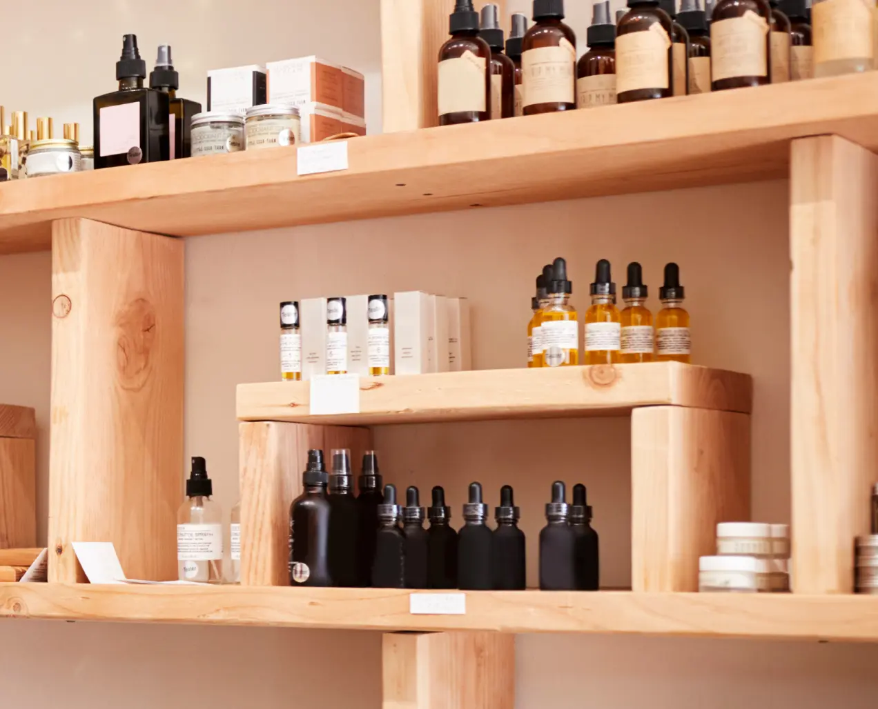 Cosmetic product packaging solution